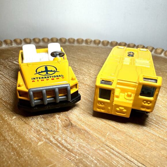 Vintage Welly International Airport Diecast Vehicle Set 6 Piece Lot - Picture 2 of 7